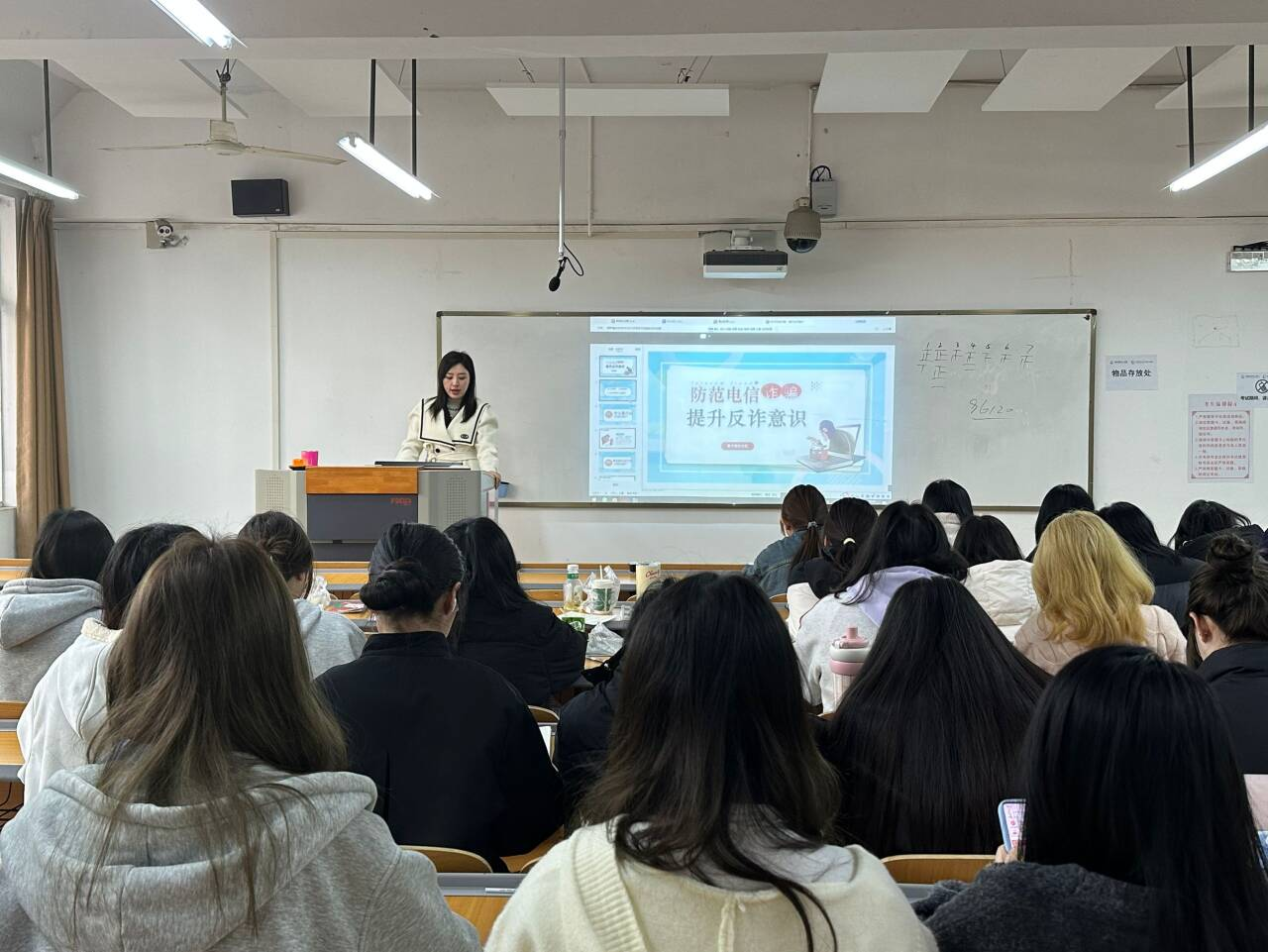 数字媒体党支部开展“...