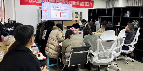 支部书记讲党课，凝心...