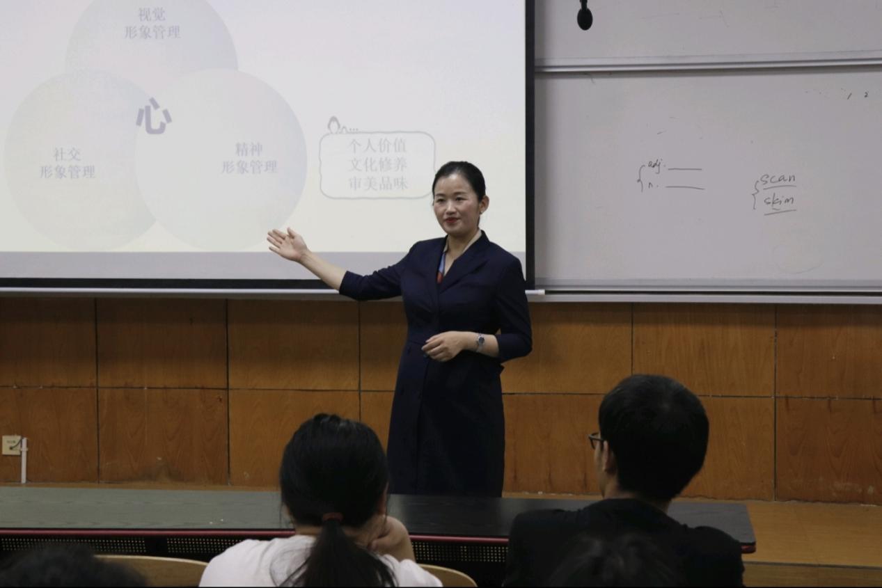 传媒与设计学院组织开...