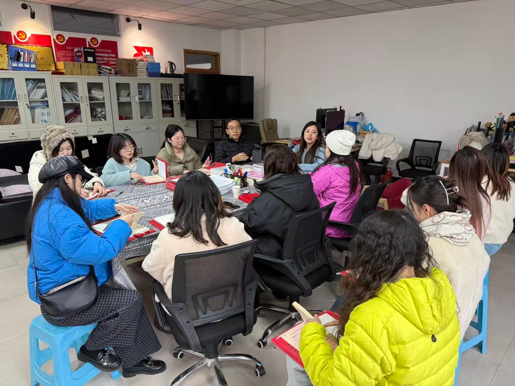 改革攻坚谋新篇 凝心聚...