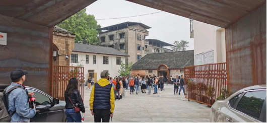 春行四月——21级全媒...