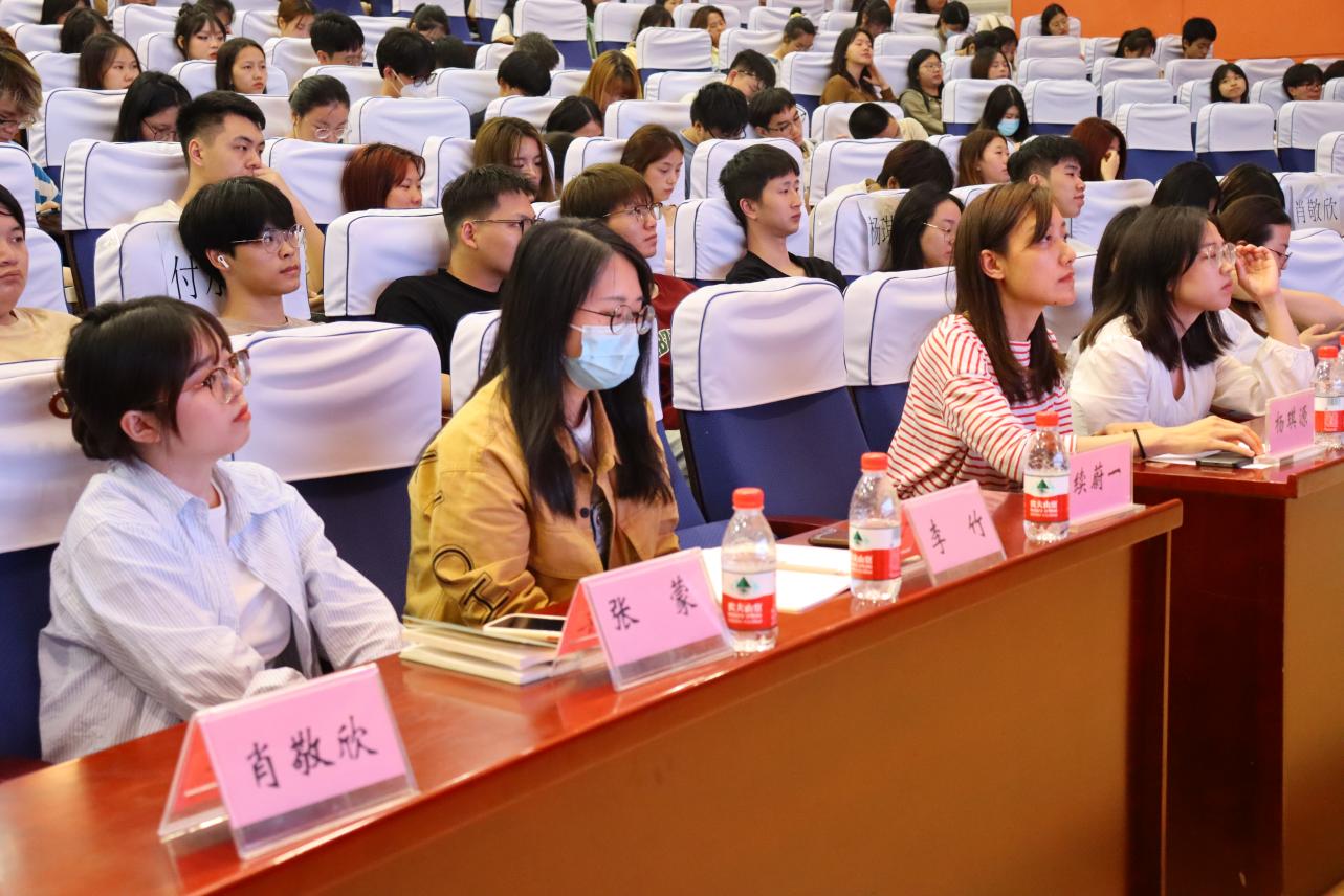 主题教育进行时——传...