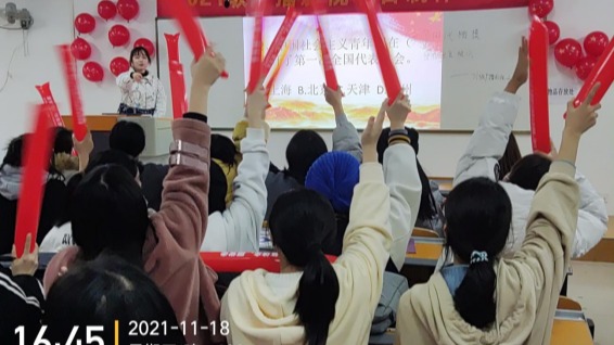 学习时代楷模 发扬优良...