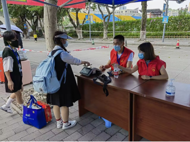站好“党员先锋岗” 守...