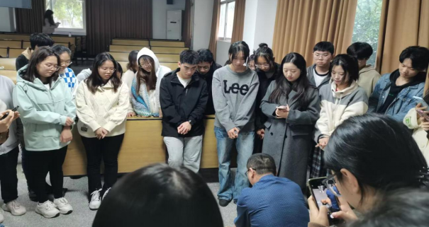 “大学生急救知识培训...