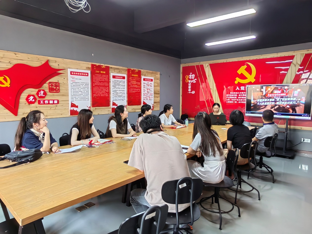 “习近平新时代中国特...