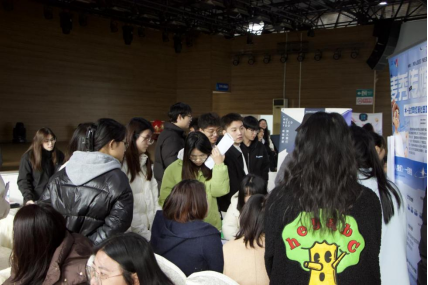 校企携手架金桥 双选筑...