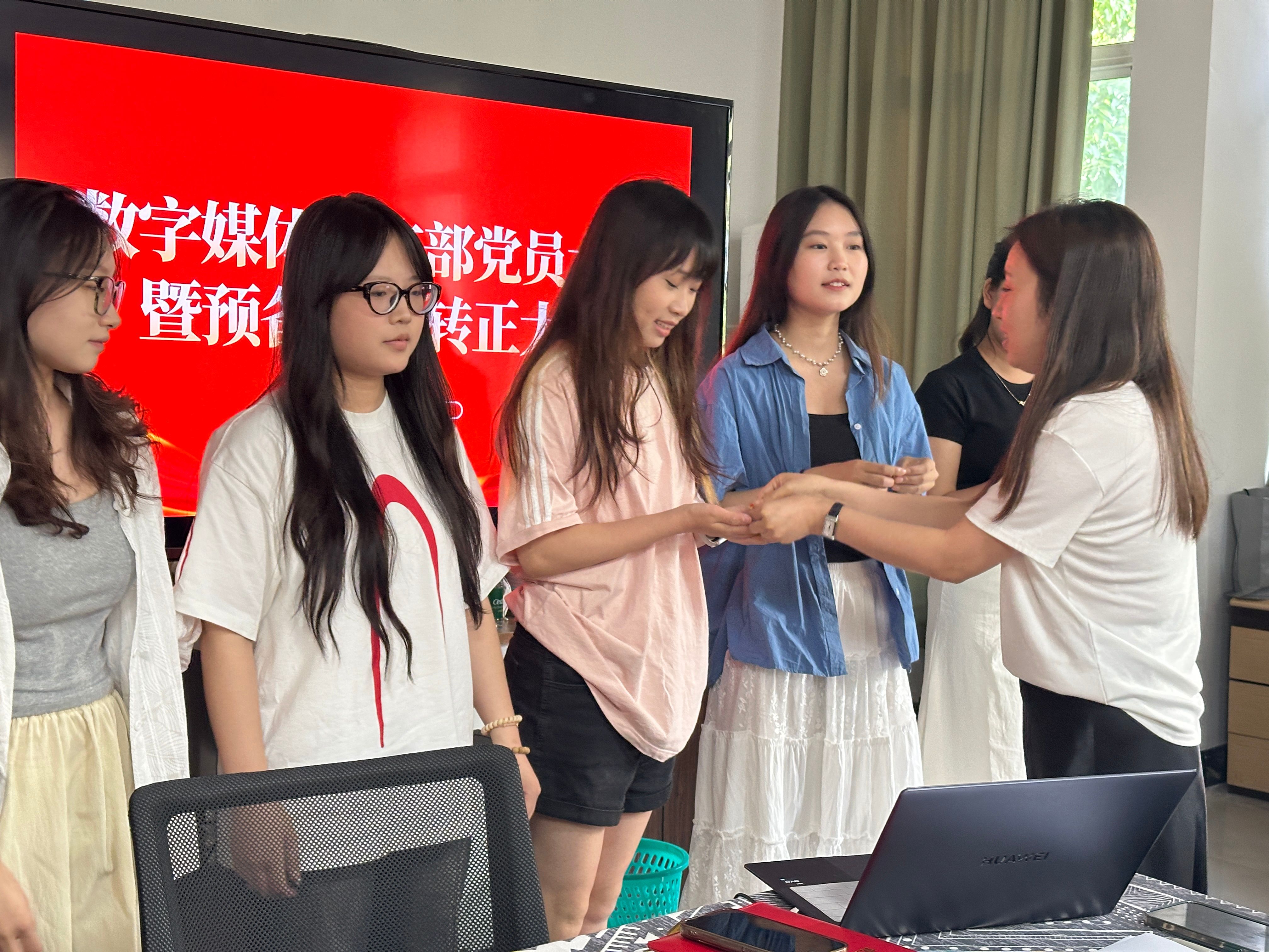 铮铮誓言铭初心 金色党...