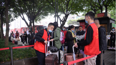 喜迎娇子，展传媒00后...