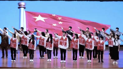 传承红岩精神 热血浇灌...