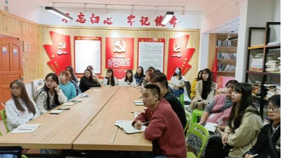 传承弘扬伟大建党精神...