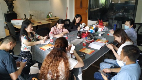 传媒教工二支部开展专...