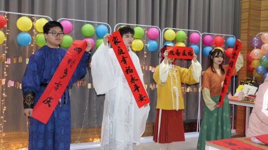 传媒与设计学院成功举...