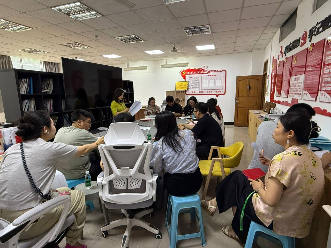 全媒体党支部顺利开展...