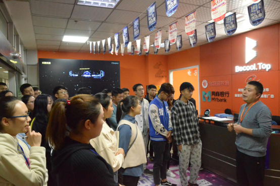 “青锋面对面”创意九...