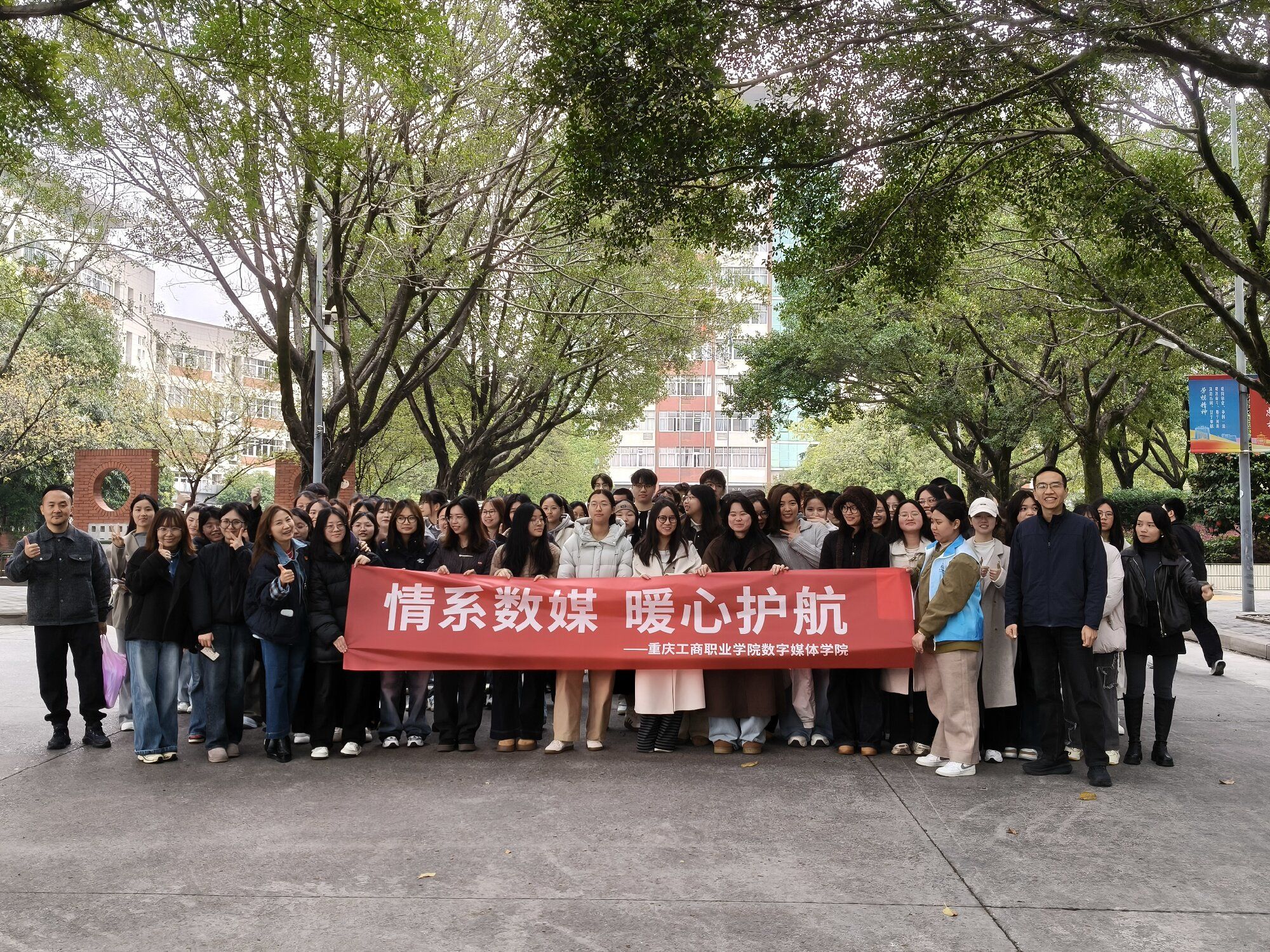 党建引领暖护考 红媒聚...