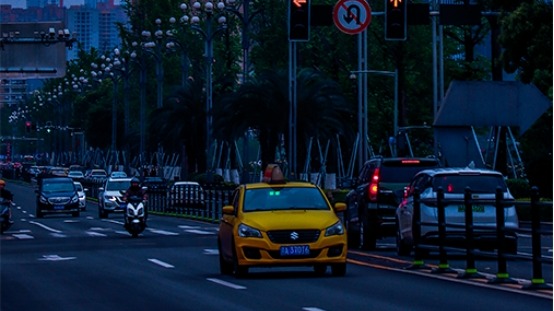 18银奖《赏霓虹之光，...