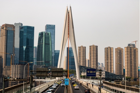 08铜奖《穿越千厮门》