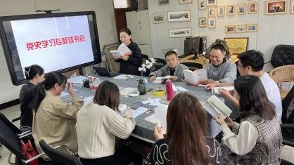 传媒教工二支部开展党...