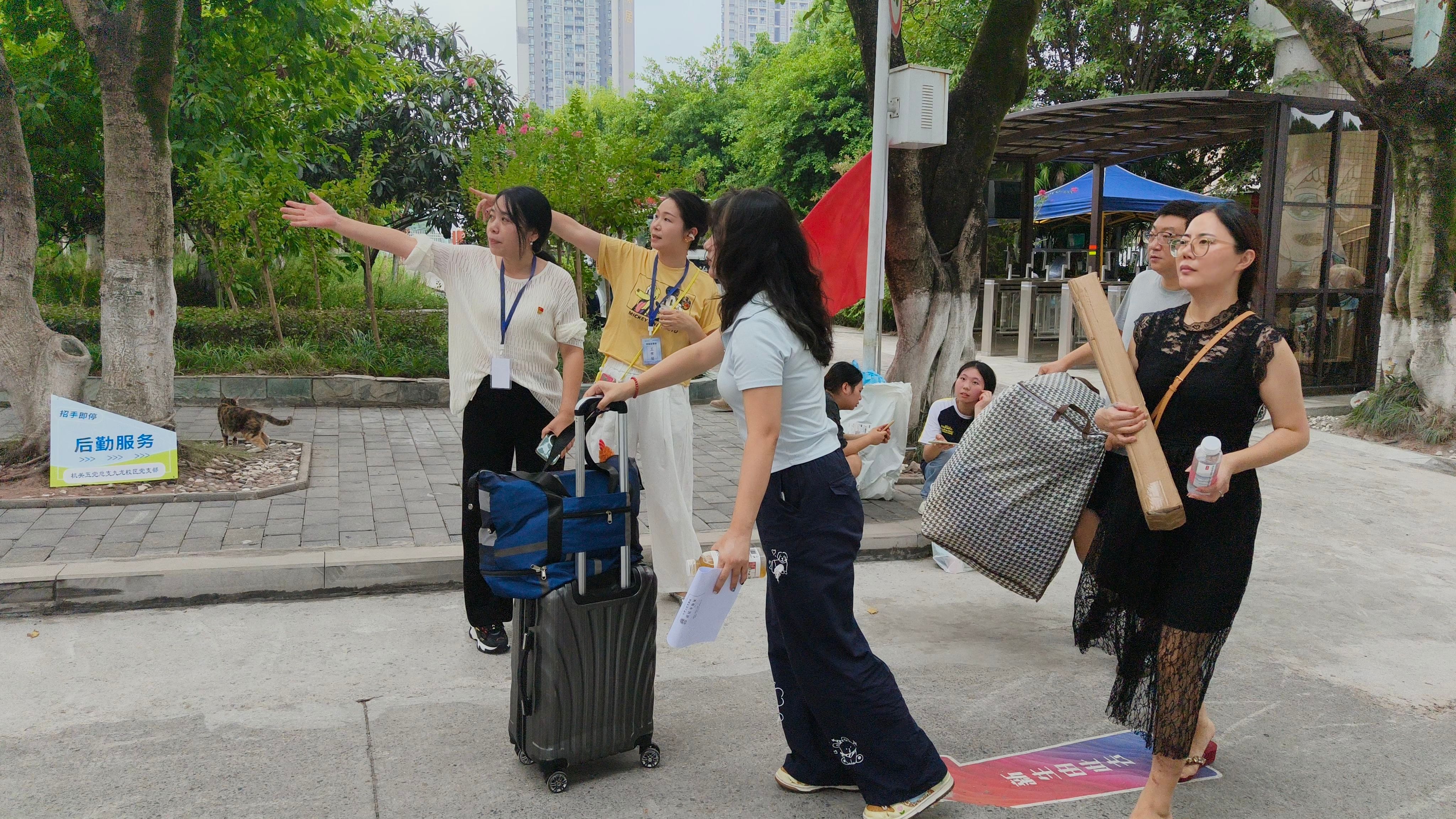 党员先锋在行动  全媒...