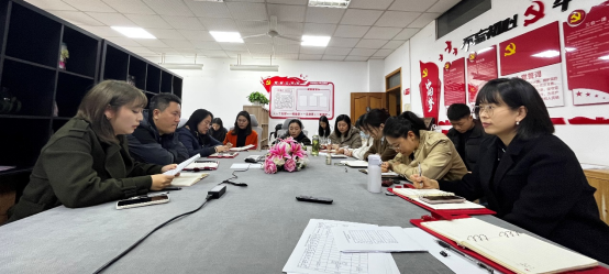 “亮身份，做表率“—...